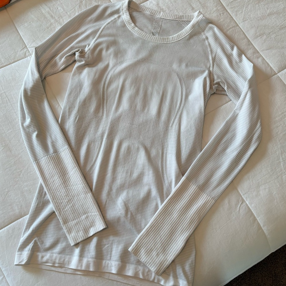 white lululemon swiftly tech long sleeve